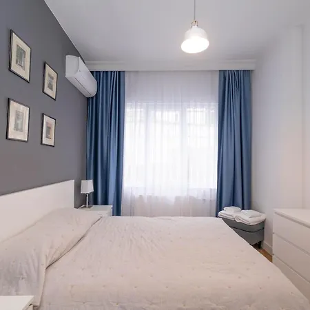 Trendy Waterfront With A Striking View Daire