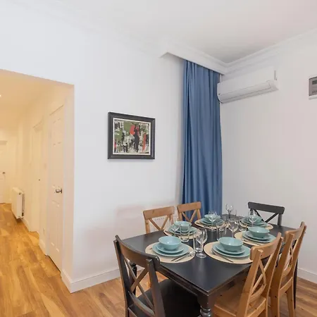 Trendy Waterfront With A Striking View *