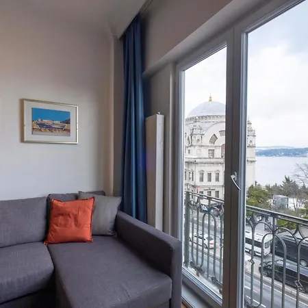 Trendy Waterfront With A Striking View İstanbul
