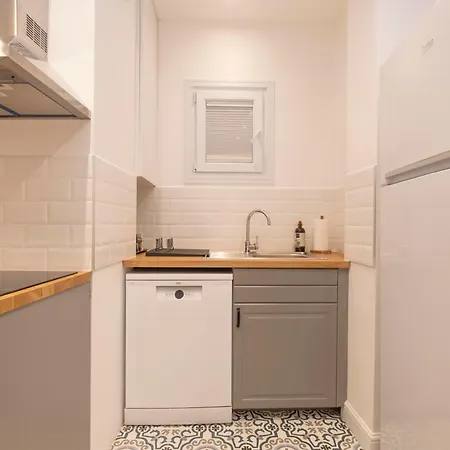 Trendy Waterfront With A Striking View Istambul