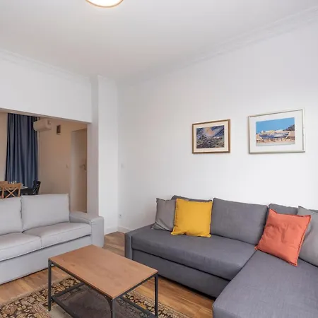 Trendy Waterfront With A Striking View Apartment *