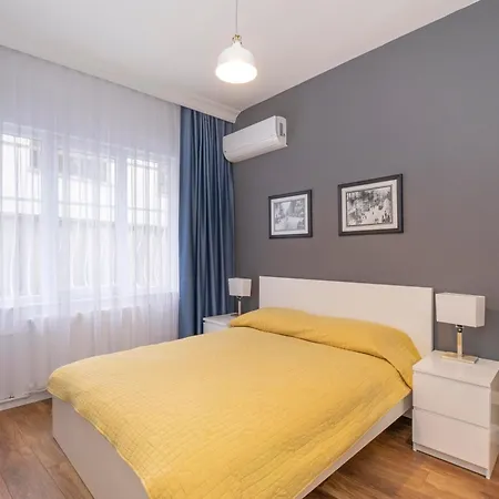 Trendy Waterfront With A Striking View