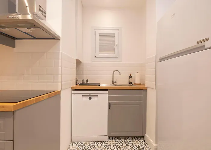 Trendy Waterfront With A Striking View Istambul