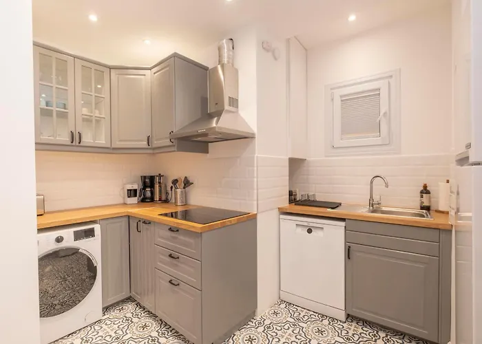 Trendy Waterfront With A Striking View