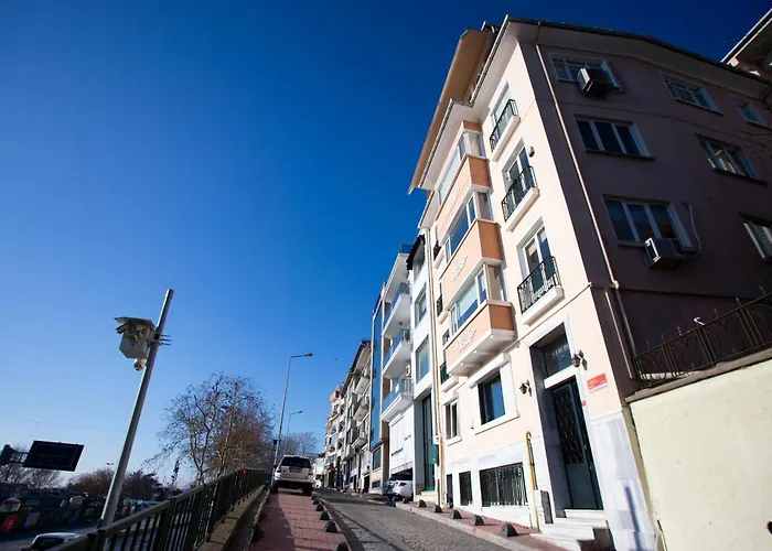 Trendy Waterfront With A Striking View Istambul
