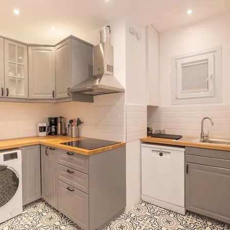 Trendy Waterfront With A Striking View