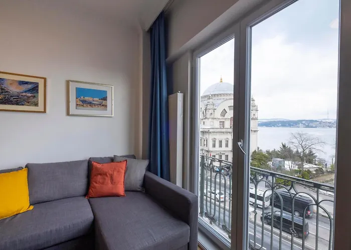 Trendy Waterfront With A Striking View イスタンブール