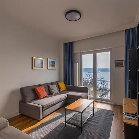 아파트 Trendy Waterfront With A Striking View *
