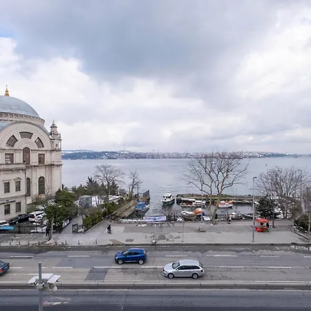 Trendy Waterfront With A Striking View 아파트
