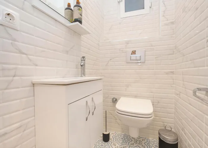 Trendy Waterfront With A Striking View