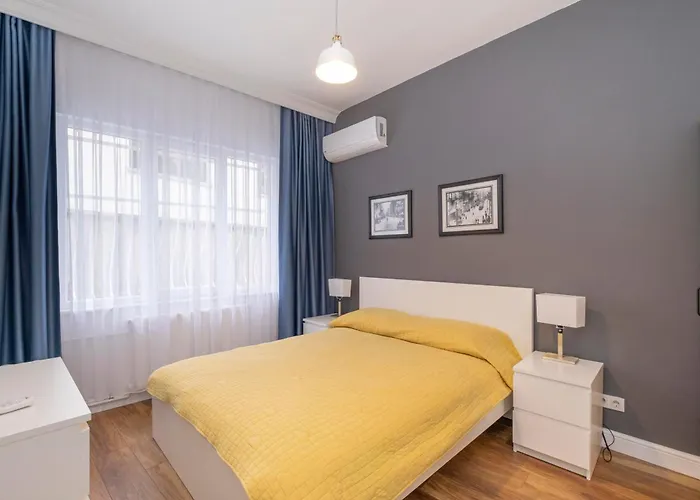 Trendy Waterfront With A Striking View